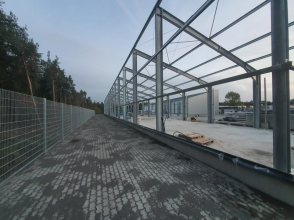 Stahlkonstruktion einer Lagerhalle